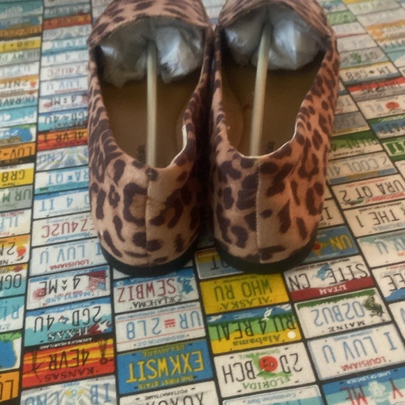 Amazon Essentials Women’s Leopard Print Flats – Size 7.5 - Picture 7 of 11